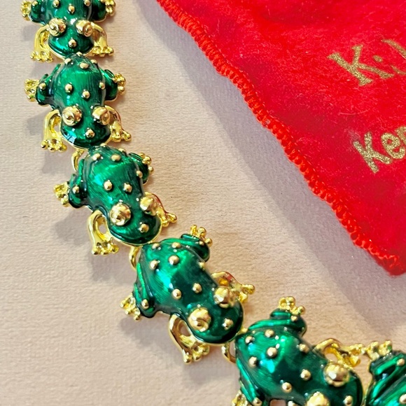 Kenneth Jay Lane Emerald Frog Bracelet with Gold Details - Picture 2 of 4